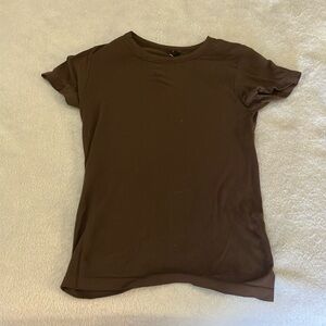 Daisy Fuentes Seamless dark brown tight fit tee